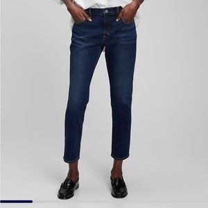 NWOT Gap Mid Rise Girlfriend Jeans Size 6P